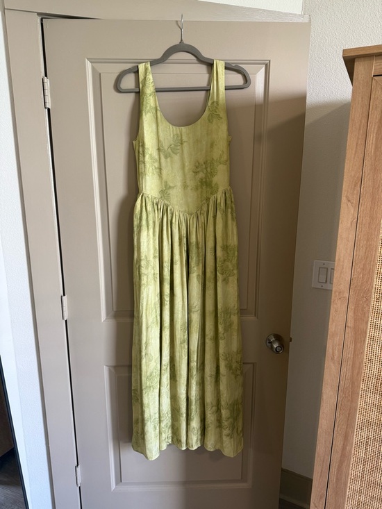 Sleeveless Maxi Dress with Flowing Pleated Skirt - Picture 5 of 6